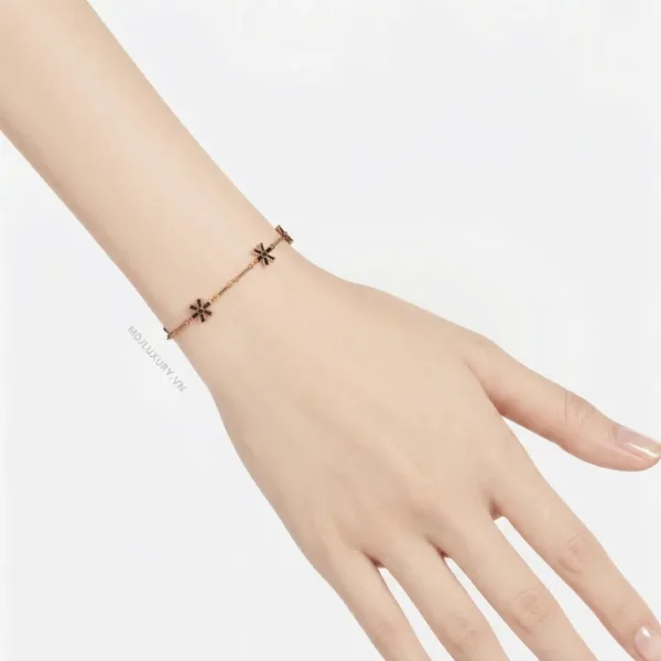 Vòng tay nữ vàng 18K – sự kết hợp hoàn hảo giữa truyền thống và hiện đại VTN14