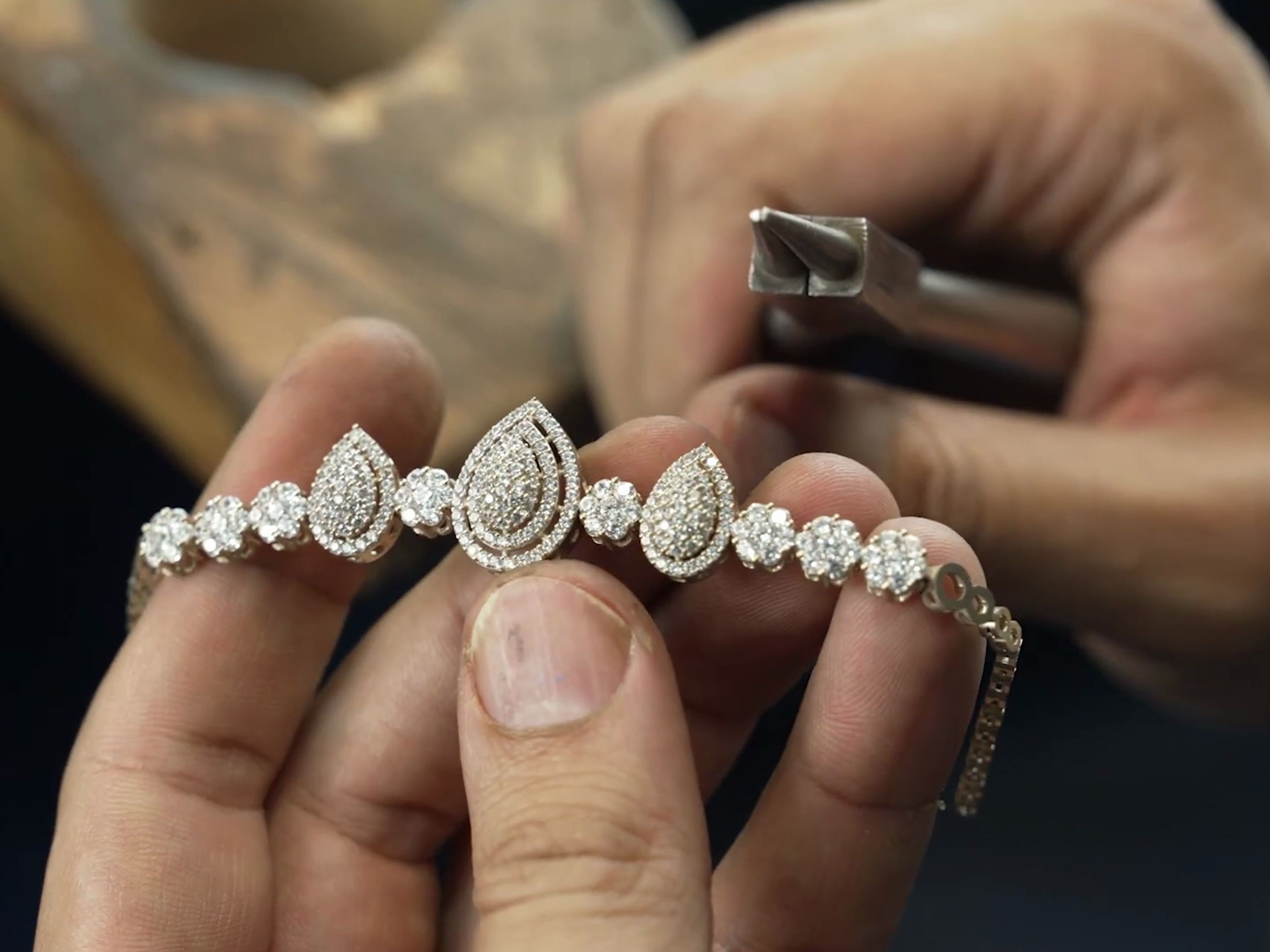 Xưởng Gia Công Vàng Bạc Theo Yêu Cầu Tại Hà Nội – Nâng Tầm Giá Trị Cùng MDJLUXURY