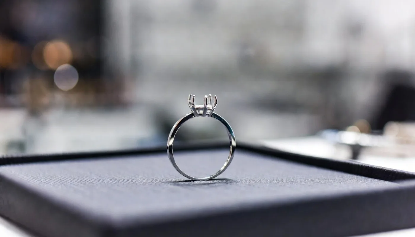 thu mua nhẫn platin rớt đá